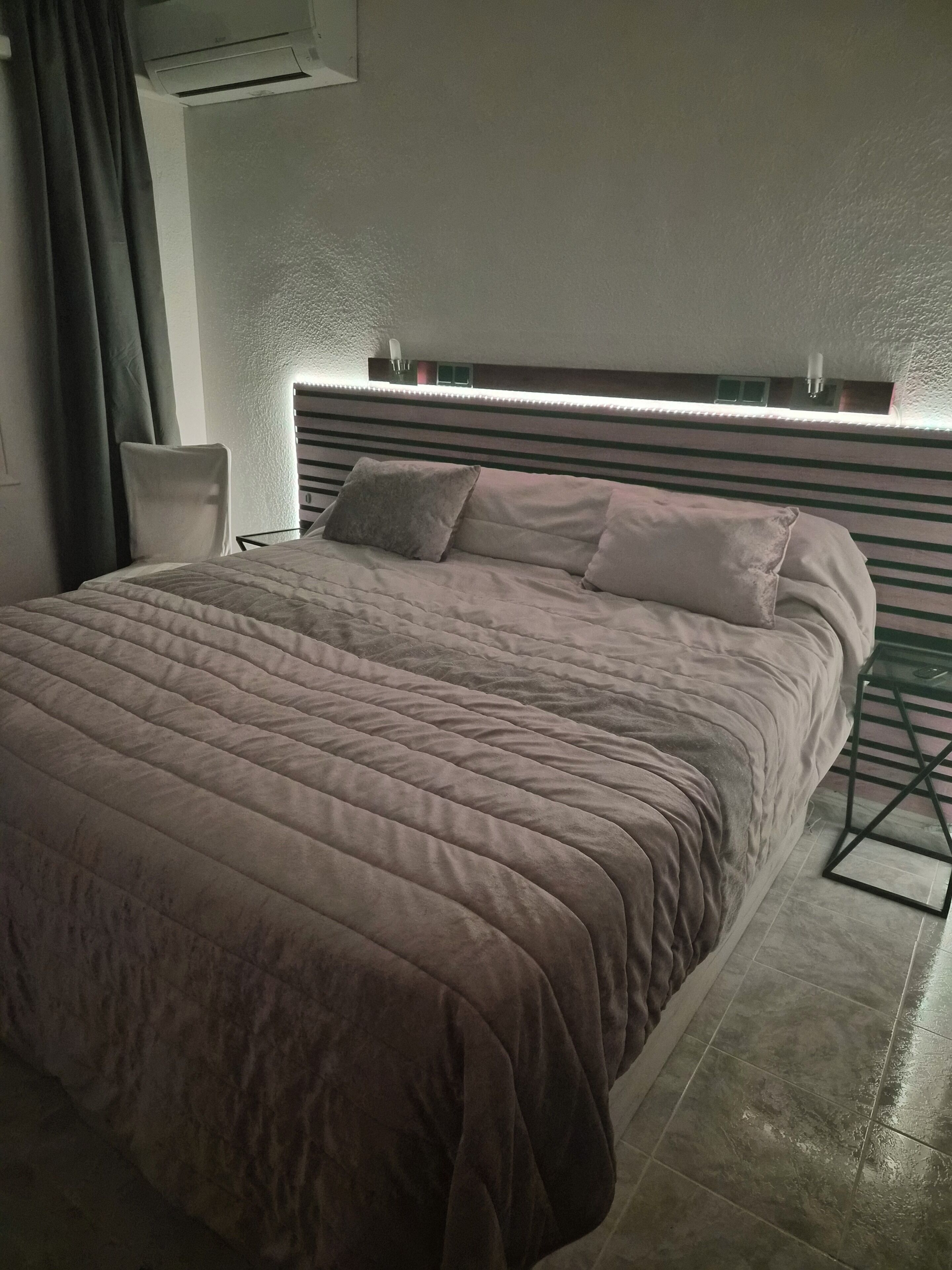 2 chambres, fer et planche à repasser, lit parapluie, Wi-Fi gratuit