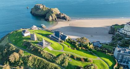 Luxury holiday cottage with an indoor hot tub West Wales | Golwg-Y-Cwm