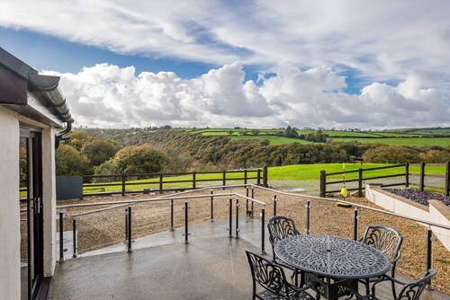 Luxury holiday cottage with an indoor hot tub West Wales | Golwg-Y-Cwm