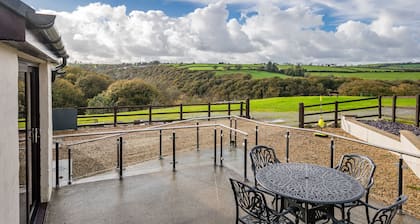 Luxury holiday cottage with an indoor hot tub West Wales | Golwg-Y-Cwm