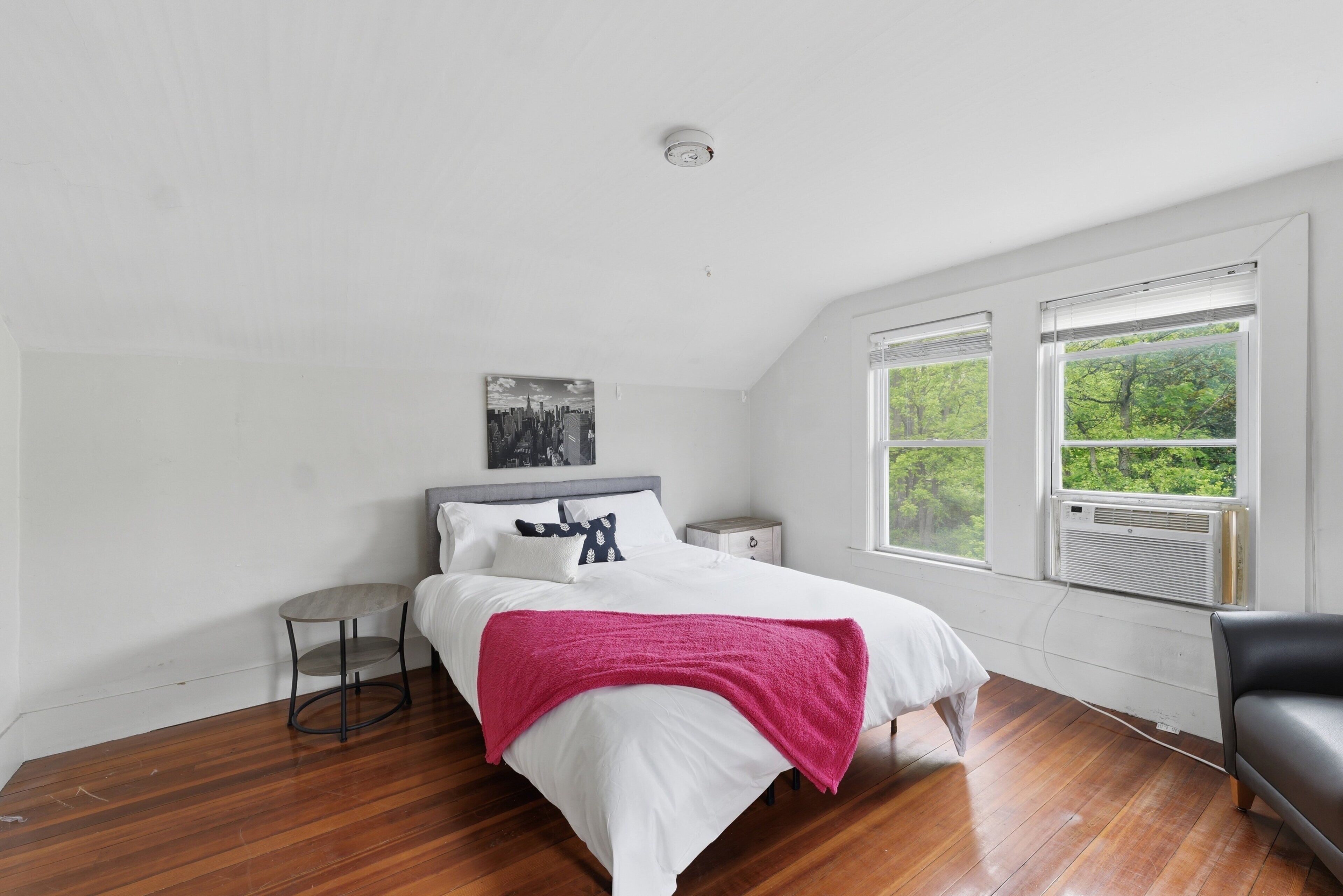 4 bedrooms, WiFi, bed sheets