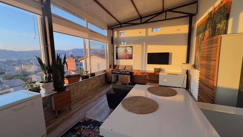 3-Story House with Panoramic Sea-View Terrace