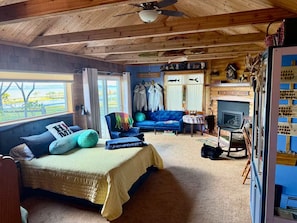 2 bedrooms, WiFi, bed sheets - Blū House. (Williamsburg)