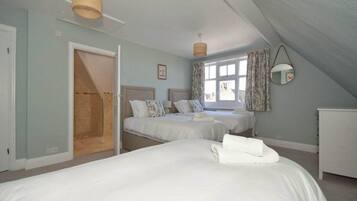 4 bedrooms, WiFi, bed sheets
