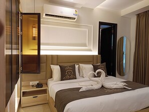Room - the royal oak sec 40 hotel gurgaon (Gurugram)