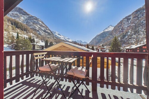 Alpine Apartment w/ Mountain Views Near Zermatt