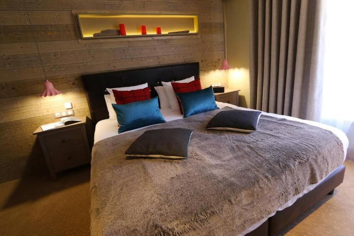 Deluxe Triple Room, Balcony, Mountain View | Peti besi dalam bilik, kalis bunyi, Wi-fi percuma