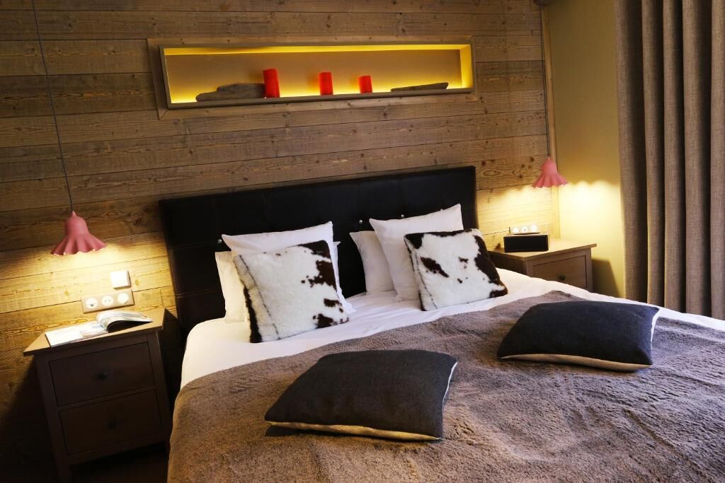 Deluxe Double Room, Balcony, Mountain View | In-room safe, soundproofing, free WiFi