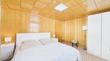 1 bedroom, desk, iron/ironing board, WiFi