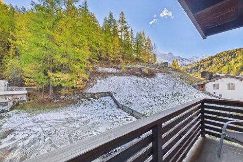 Family-Friendly Apartment with Mountain Views
