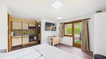 1 bedroom, desk, WiFi, bed sheets