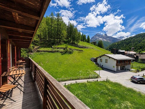 Stunning Studio with Balcony & Panoramic Views