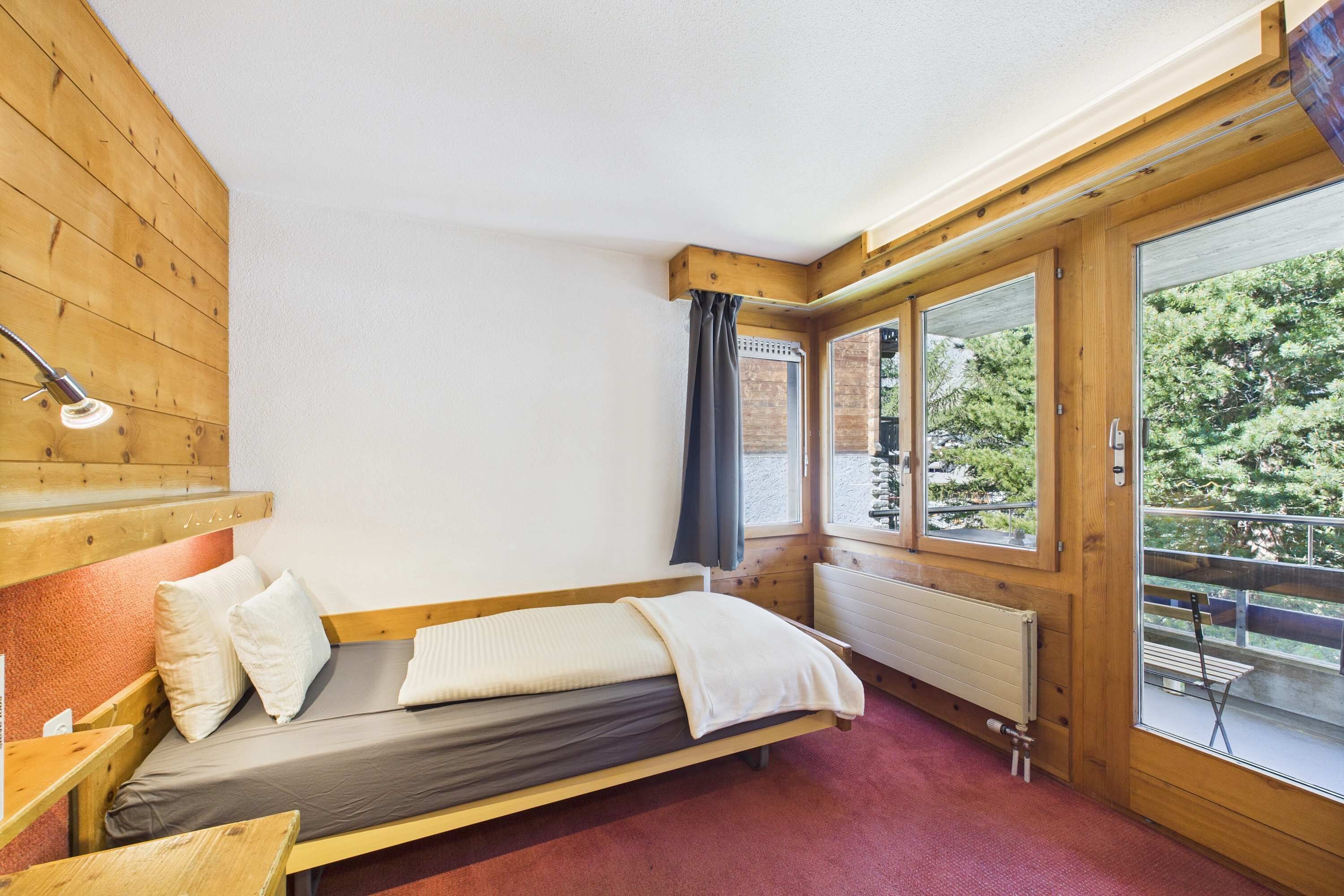 1 bedroom, desk, WiFi, bed sheets