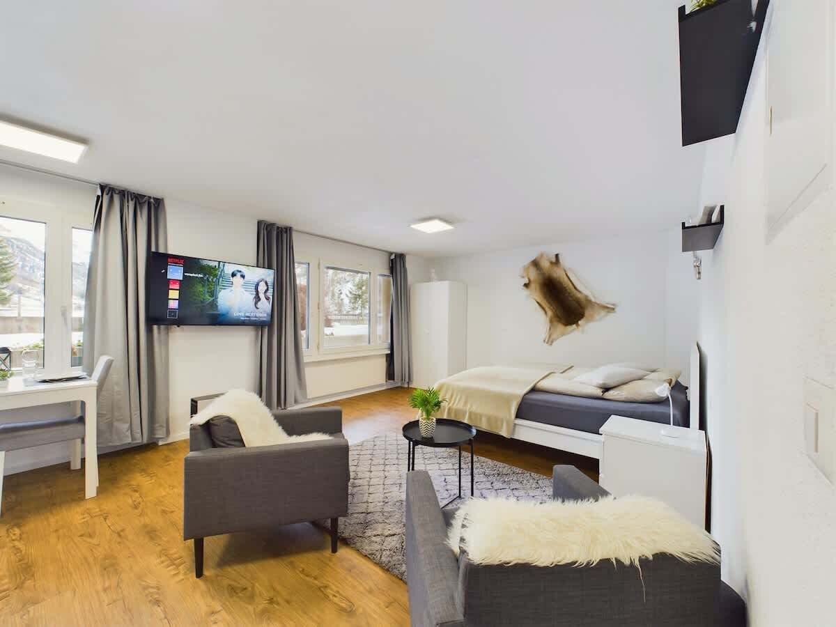1 bedroom, desk, WiFi, bed sheets