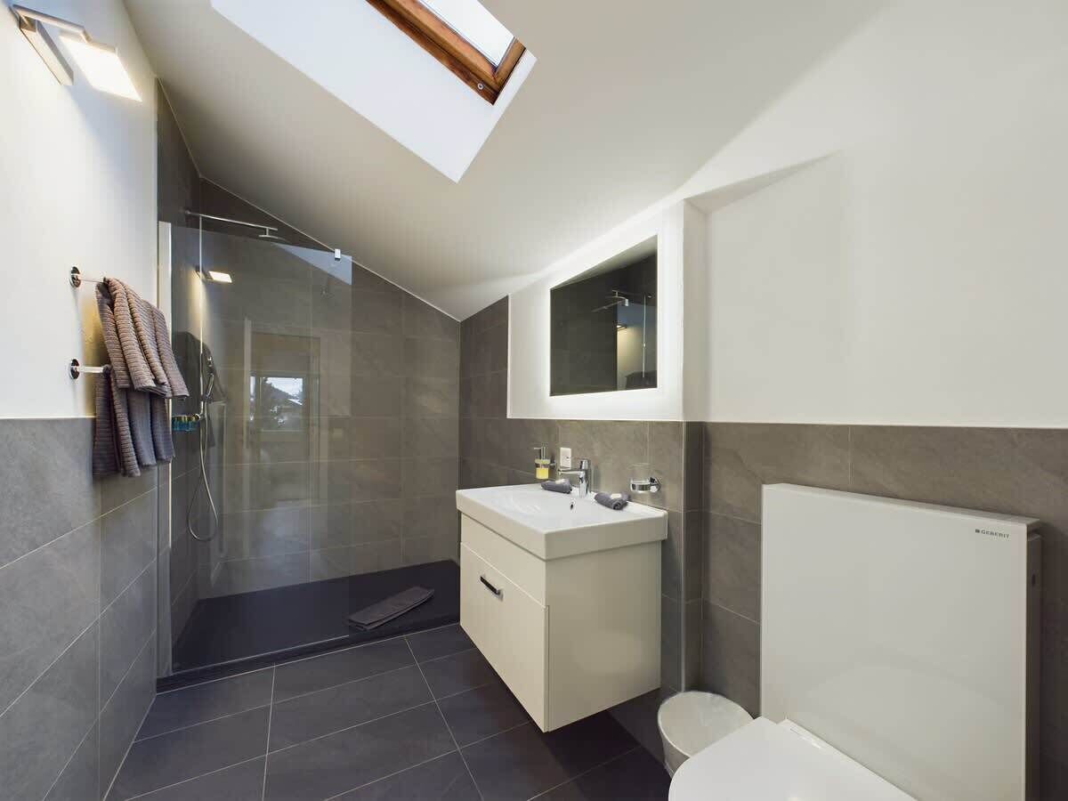 Shower, hair dryer, towels, shampoo