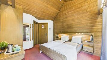 Een bureau, wifi, beddengoed