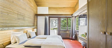 Escritorio, wifi y ropa de cama