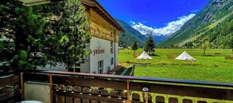 Mountain View Apartment Steps from Zermatt