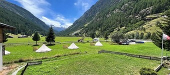 Mountain-View Apartment Steps from Zermatt