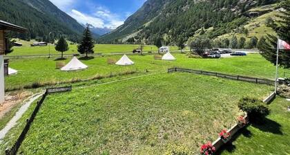 Mountain-View Apartment Steps from Zermatt
