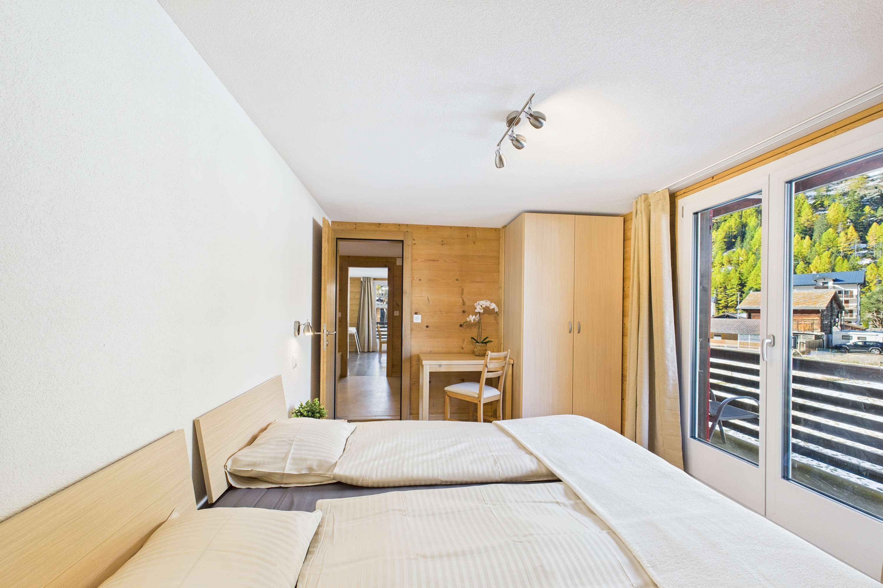 2 bedrooms, desk, travel crib, WiFi