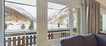 Panoramic Apartment 500m to Zermatt Train