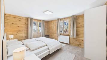 3 Schlafzimmer, Schreibtisch, Bügeleisen/Bügelbrett, WLAN