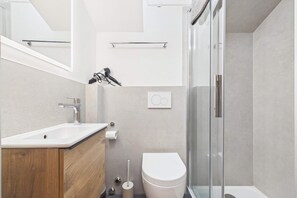 Bathroom - Scenic Mountain Views Apartment near Zermatt (Randa)