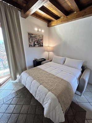 Free WiFi, bed sheets - Casa Renoir: Charming Two-Room Apartment in Suna with Wi-Fi, Near the Lakefront and Beach (Suna)