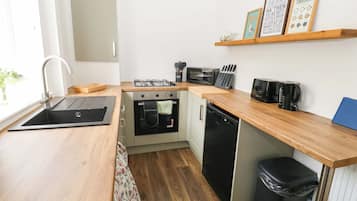 Cookware/dishes/utensils