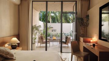 Habitación romántica doble, vistas al jardín | Ropa de cama de alta calidad y decoración individual