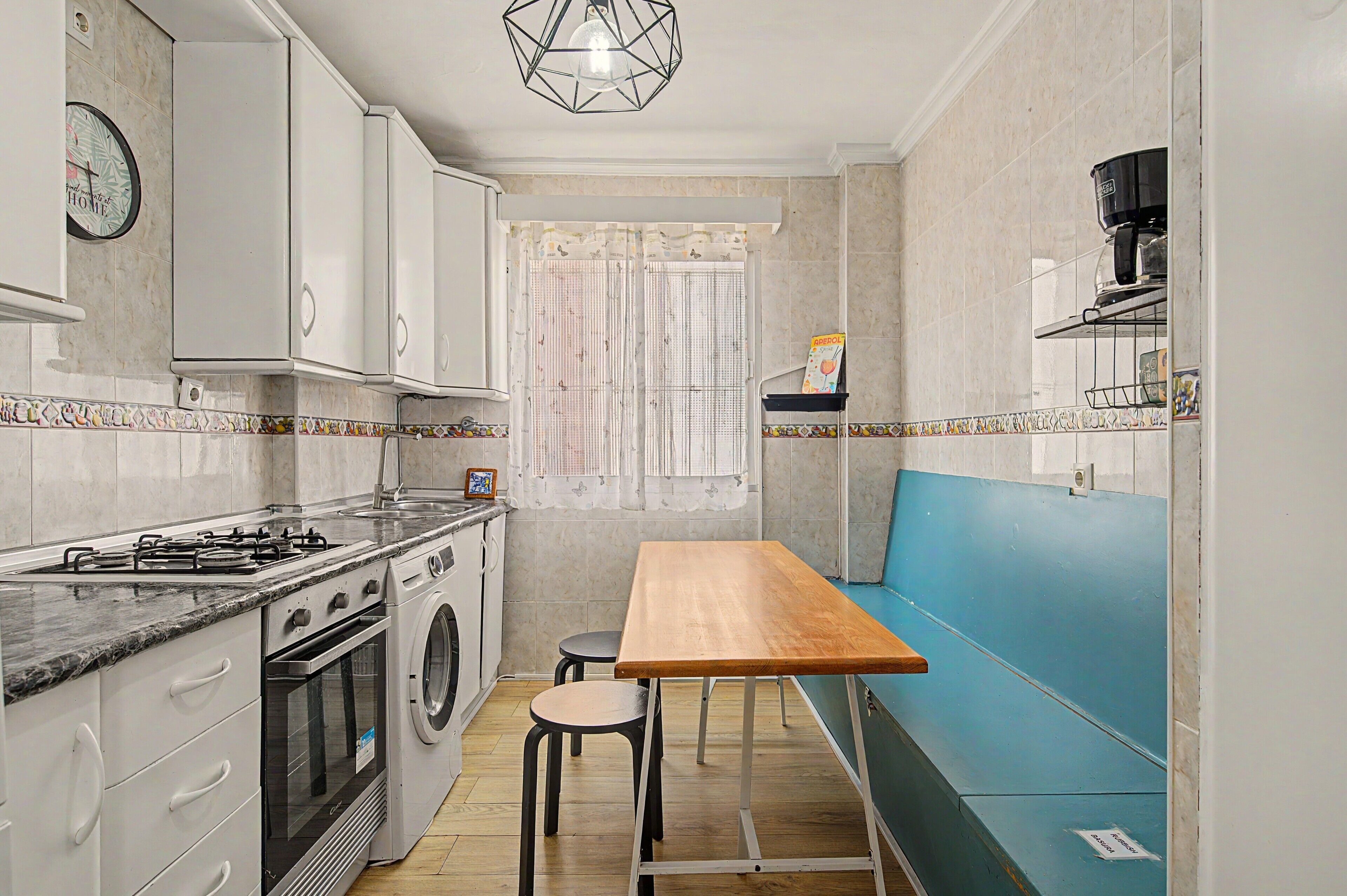Coffee/tea maker, fridge, oven, stovetop