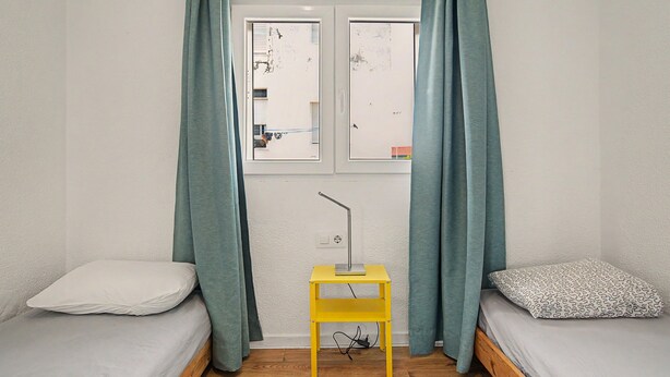 3 chambres, fer et planche à repasser, Wi-Fi, draps fournis