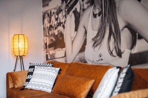 Smart TV - LUNIQ - Sky Suite Essen - 5 min to the main train station & the convention center - Air conditioning - 6 guests (Essen)