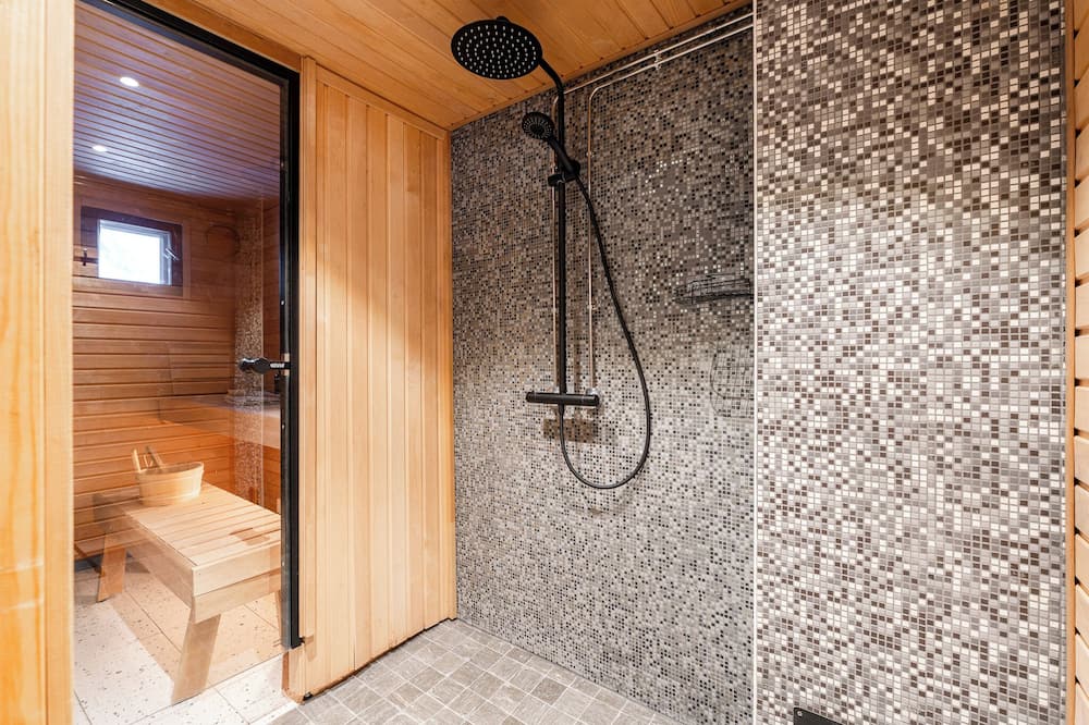 Newly Renovated 2BR Cabin in Riihivuori — other in 9 Riihipolku, Muurame Finland, 40950