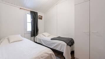 Apartment, 2 Bedrooms | Free WiFi