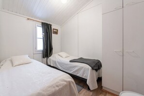 Apartment, 2 Bedrooms | Free WiFi - Newly Renovated 2BR Cabin in Riihivuori (Muurame)