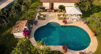 Velletri, Elegant Villa with Pool (Greta's Villa)