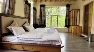 4 bedrooms, WiFi, bed sheets