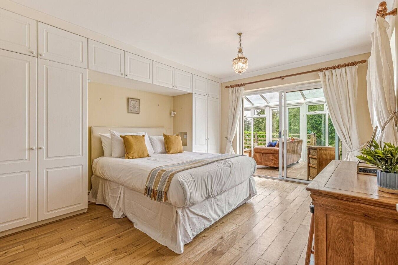 4 bedrooms, WiFi, bed sheets