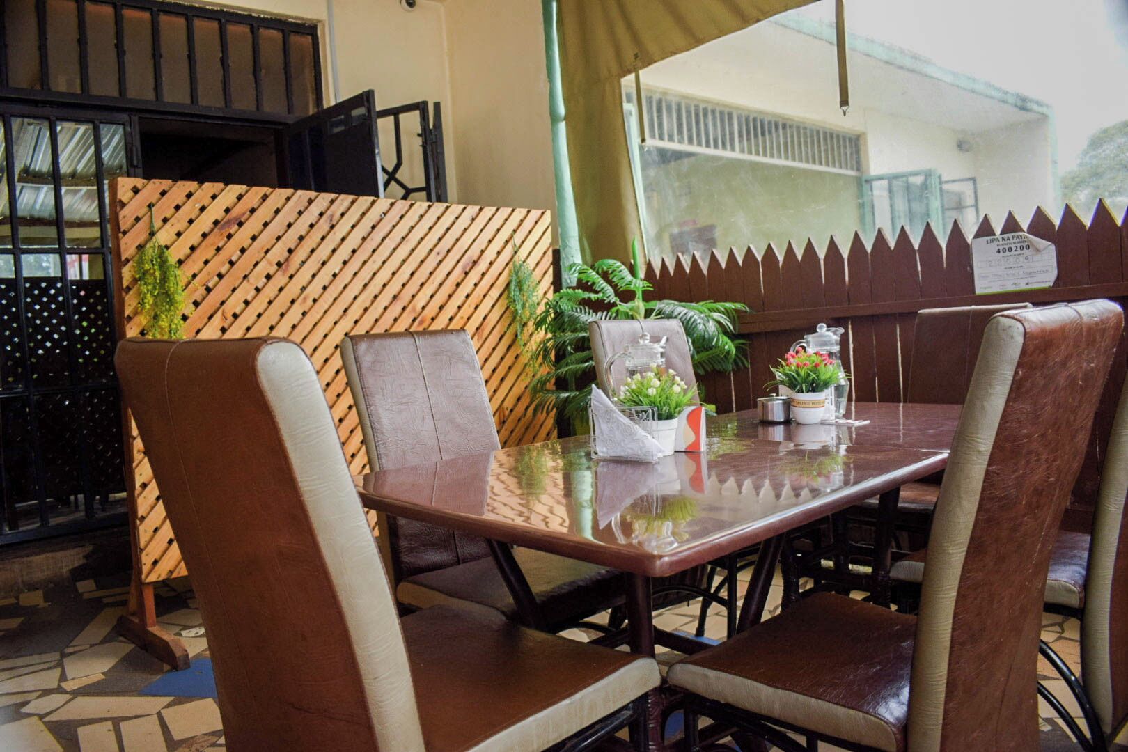 Outdoor dining
