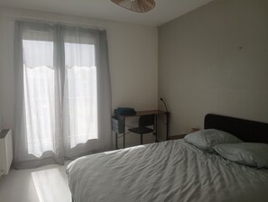 Bügeleisen/Bügelbrett, kostenloses WLAN, Bettwäsche