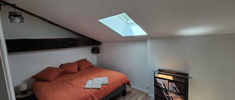 2 habitaciones, tabla de planchar con plancha, wifi y ropa de cama