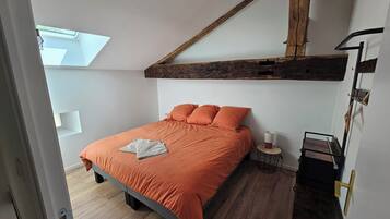 2 chambres, fer et planche à repasser, Wi-Fi, draps fournis
