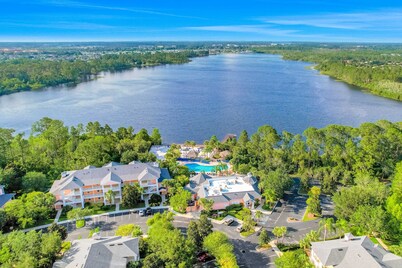 2nd Floor Condo w/ Balcony, Basketball Court, Near Theme Parks, Tennis Court