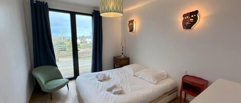House | 4 bedrooms, iron/ironing board, bed sheets