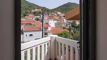 Classic Studio, Balcony, Mountain View | Mountain view