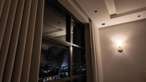 Estudio, vistas a la montaña | Interior
