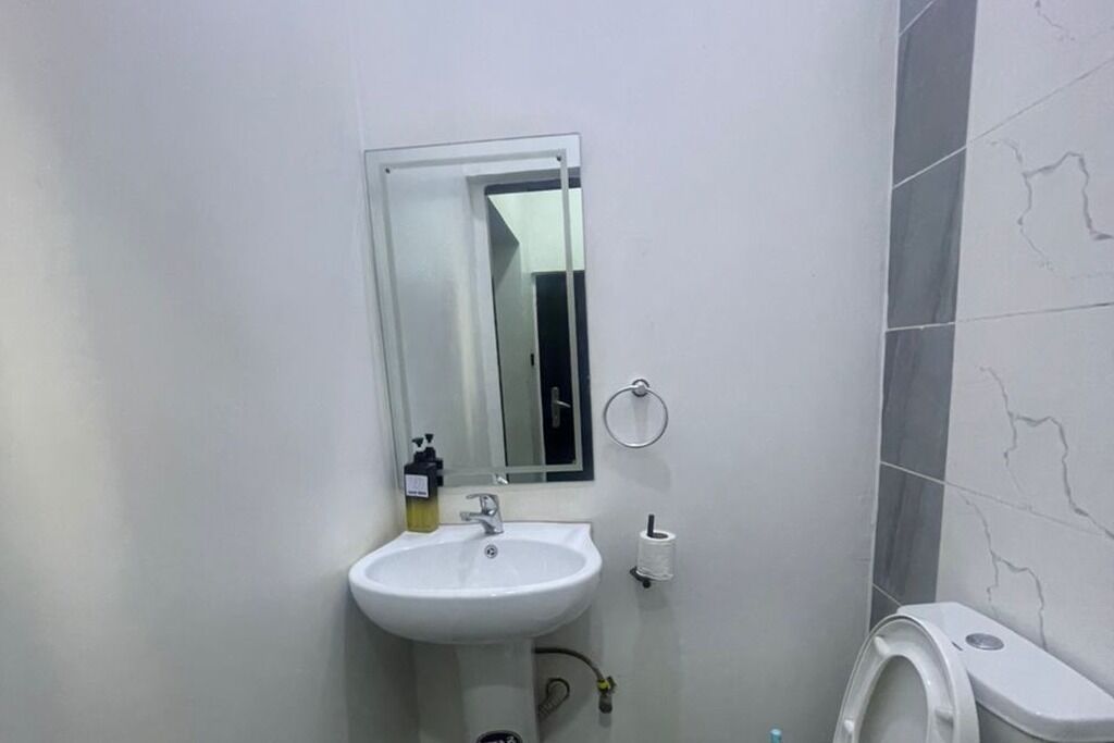 Shower, bidet, towels, soap