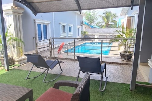 Devon's 5BR pool villa, gated in Sun City Estate, Abuja